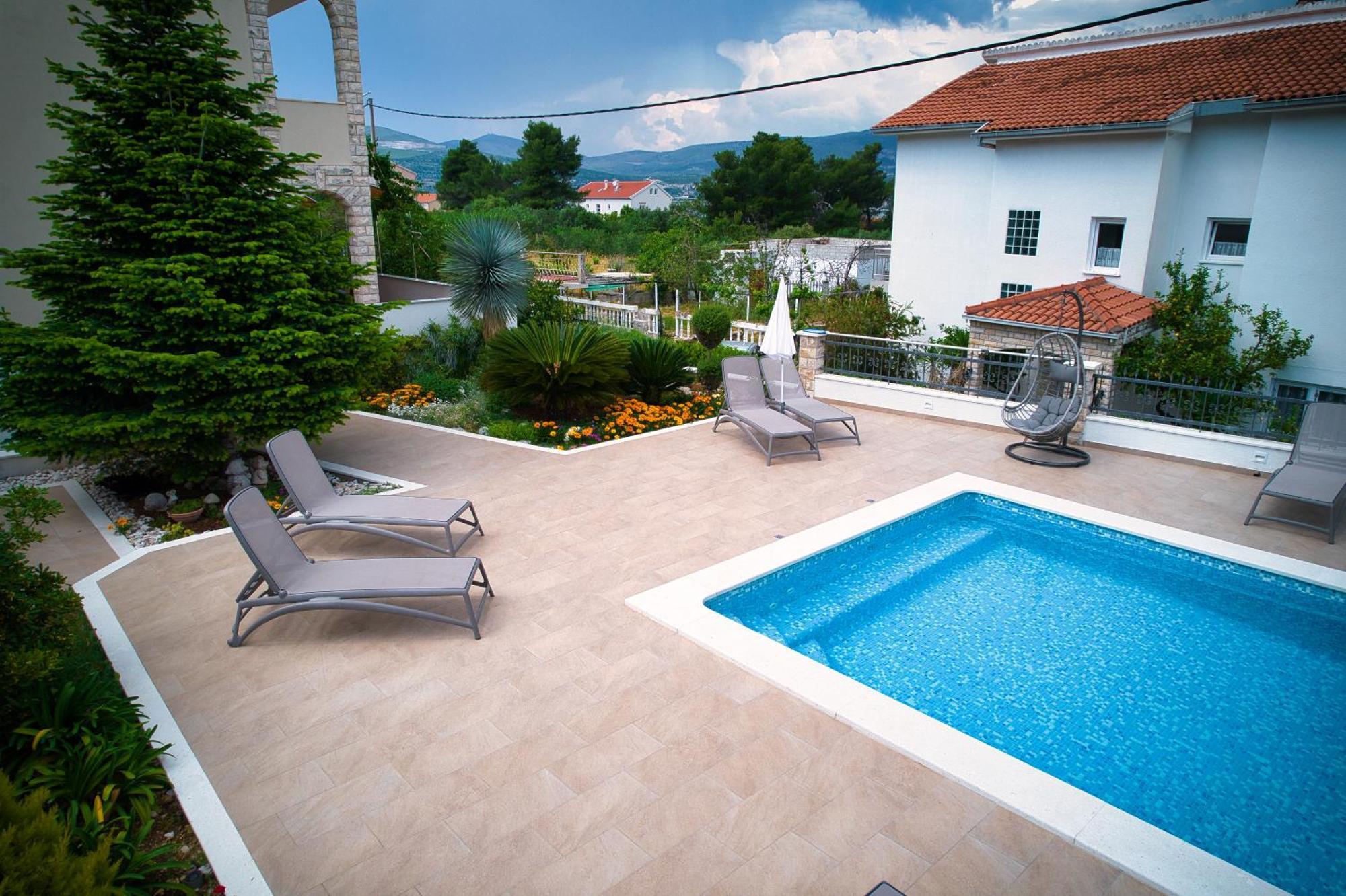 Apartments Brico - Heated Pool تروغير المظهر الخارجي الصورة