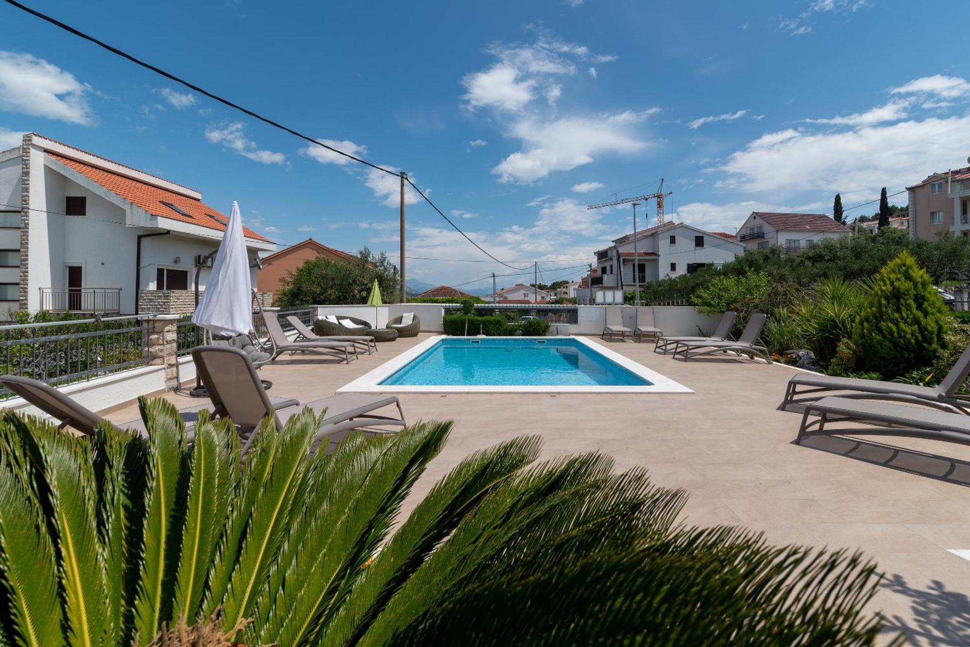 Apartments Brico - Heated Pool تروغير المظهر الخارجي الصورة