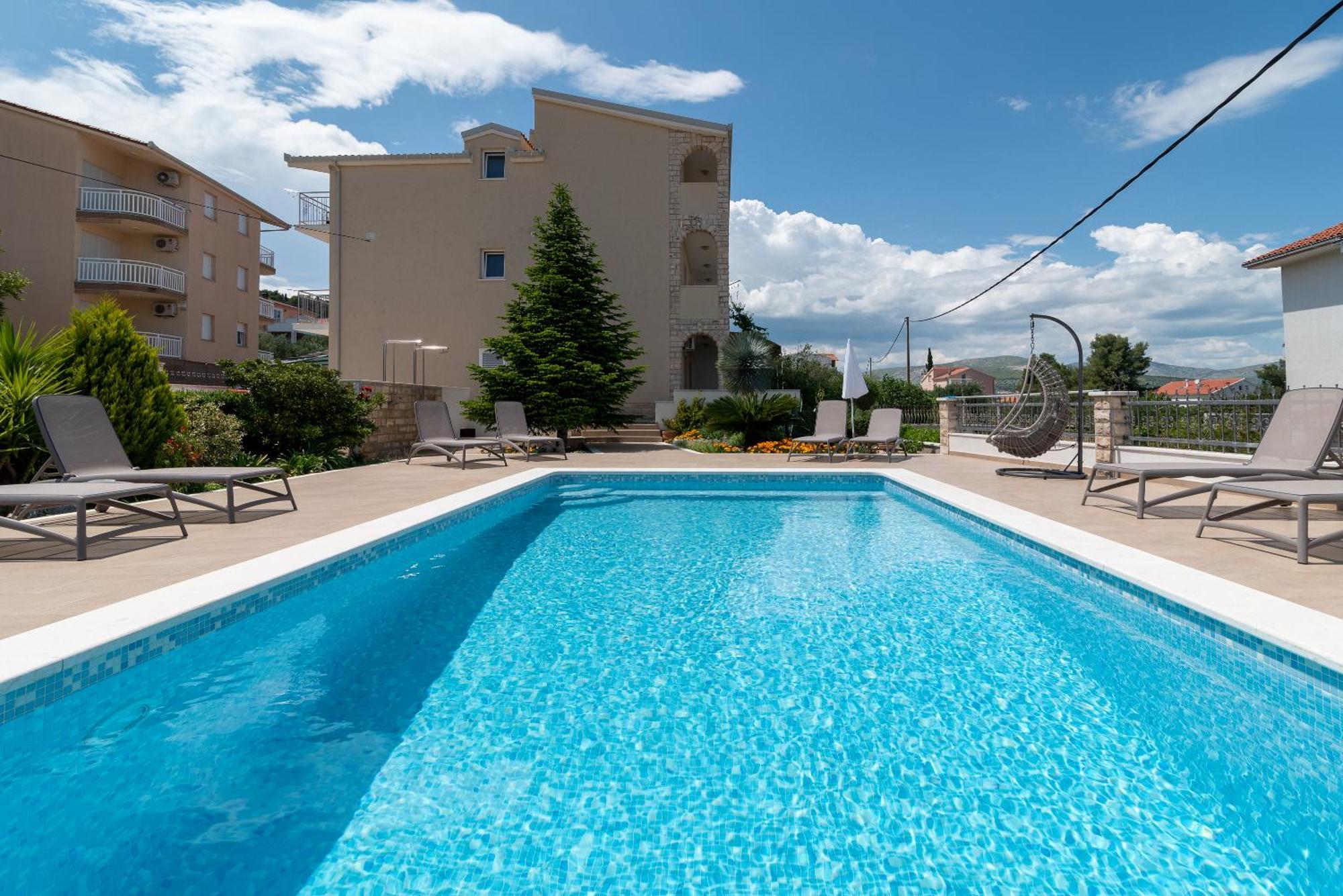 Apartments Brico - Heated Pool تروغير المظهر الخارجي الصورة